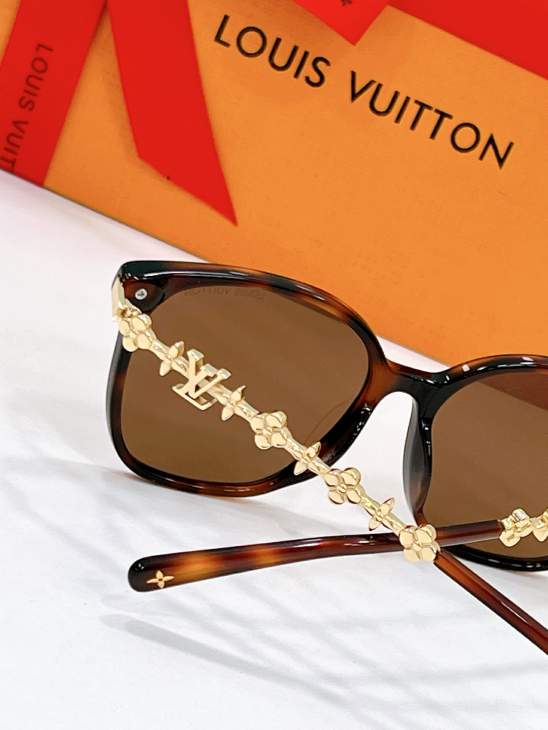 Picture of Louis Vuitton Sunglasses _SKUfw76323448fw